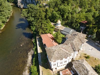 Bulgaristan 'ın Balkan Dağları' ndaki Lyutibrod yakınlarındaki Iskar Nehri Boğazı 'nın hava manzarası