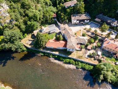 Bulgaristan 'ın Balkan Dağları' ndaki Lyutibrod yakınlarındaki Iskar Nehri Boğazı 'nın hava manzarası