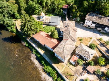 Bulgaristan 'ın Balkan Dağları' ndaki Lyutibrod yakınlarındaki Iskar Nehri Boğazı 'nın hava manzarası