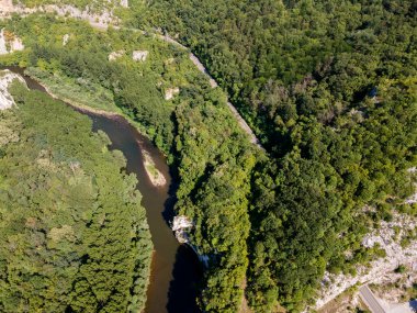 Bulgaristan 'ın Balkan Dağları' ndaki Lyutibrod yakınlarındaki Iskar Nehri Boğazı 'nın hava manzarası