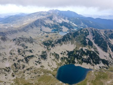 Bulgaristan 'ın Vihren Tepesi yakınlarındaki Pirin Dağı' nın hava manzarası