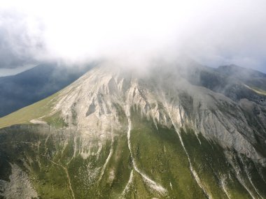 Bulgaristan 'ın Vihren Tepesi yakınlarındaki Pirin Dağı' nın hava manzarası