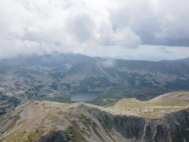 Bulgaristan 'ın Vihren Tepesi yakınlarındaki Pirin Dağı' nın hava manzarası