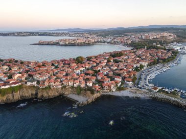 Bulgaristan 'ın Burgaz Bölgesi' nin Sozopol kasabası yakınlarındaki Karadeniz Sahil manzarası