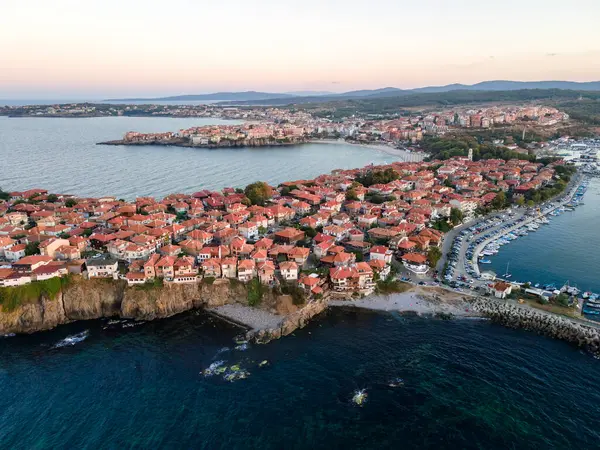 Bulgaristan 'ın Burgaz Bölgesi' nin Sozopol kasabası yakınlarındaki Karadeniz Sahil manzarası