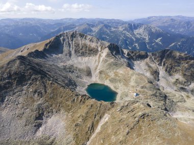Bulgaristan 'ın Musala zirvesi yakınlarındaki Rila dağının havadan görüntüsü