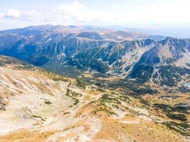 Bulgaristan 'ın Musala zirvesi yakınlarındaki Rila dağının havadan görüntüsü