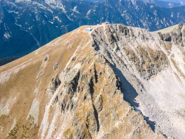 Bulgaristan 'ın Musala zirvesi yakınlarındaki Rila dağının havadan görüntüsü