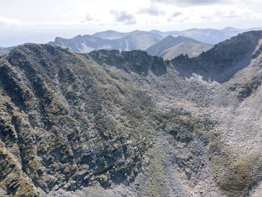 Bulgaristan 'ın Musala zirvesi yakınlarındaki Rila dağının havadan görüntüsü