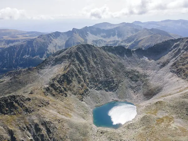 Bulgaristan 'ın Musala zirvesi yakınlarındaki Rila dağının havadan görüntüsü