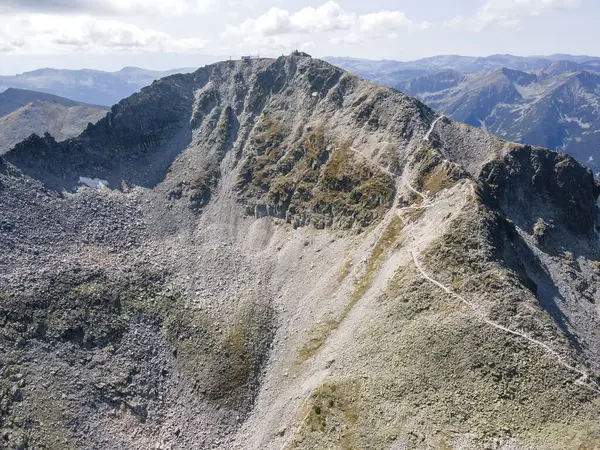 Bulgaristan 'ın Musala zirvesi yakınlarındaki Rila dağının havadan görüntüsü