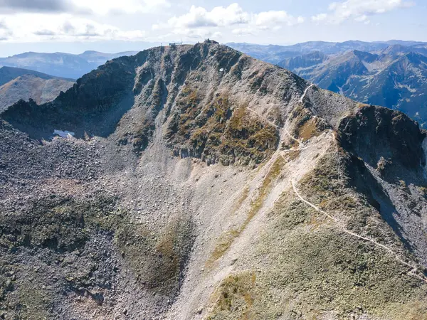 Bulgaristan 'ın Musala zirvesi yakınlarındaki Rila dağının havadan görüntüsü