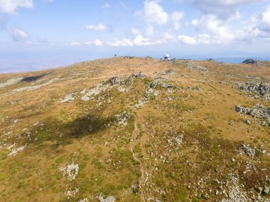 Bulgaristan 'ın Sofya Şehir Bölgesi Cherni Vrah tepesi yakınlarındaki Vitosha Dağı' nın hava manzarası