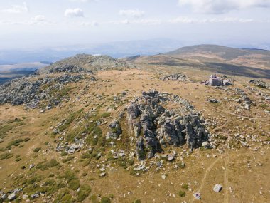 Bulgaristan 'ın Sofya Şehir Bölgesi Cherni Vrah tepesi yakınlarındaki Vitosha Dağı' nın hava manzarası