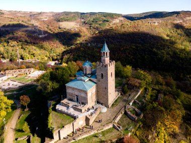 Bulgaristan 'ın Veliko Tarnovo kentinin şaşırtıcı hava manzarası