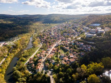 Bulgaristan 'ın Veliko Tarnovo kentinin şaşırtıcı hava manzarası
