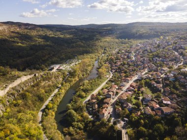 Bulgaristan 'ın Veliko Tarnovo kentinin şaşırtıcı hava manzarası