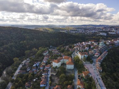 Bulgaristan 'ın Veliko Tarnovo kentinin şaşırtıcı hava manzarası