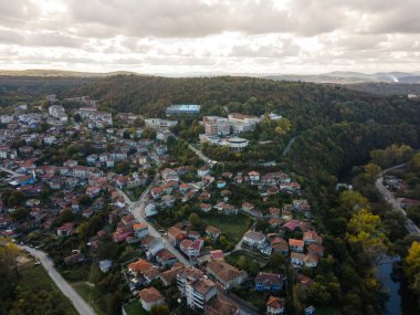 Bulgaristan 'ın Veliko Tarnovo kentinin şaşırtıcı hava manzarası