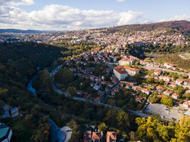 Bulgaristan 'ın Veliko Tarnovo kentinin şaşırtıcı hava manzarası