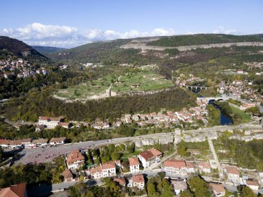 Bulgaristan 'ın Veliko Tarnovo kentinin şaşırtıcı hava manzarası