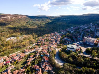 Bulgaristan 'ın Veliko Tarnovo kentinin şaşırtıcı hava manzarası
