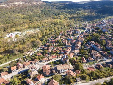 Bulgaristan 'ın Veliko Tarnovo kentinin şaşırtıcı hava manzarası