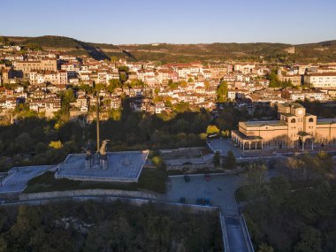 Bulgaristan 'ın Veliko Tarnovo kentinin şaşırtıcı hava manzarası