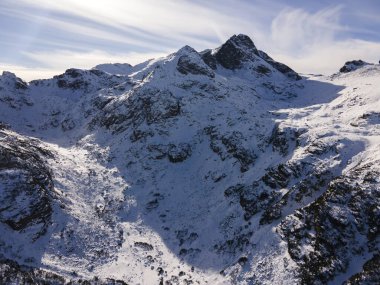 Bulgaristan 'ın Malyovitsa zirvesi yakınlarındaki Rila Dağı' nın kış manzarası