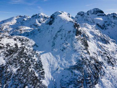 Bulgaristan 'ın Malyovitsa zirvesi yakınlarındaki Rila Dağı' nın kış manzarası
