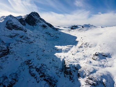 Bulgaristan 'ın Malyovitsa zirvesi yakınlarındaki Rila Dağı' nın kış manzarası