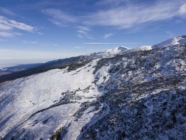 Bulgaristan 'ın Malyovitsa zirvesi yakınlarındaki Rila Dağı' nın kış manzarası