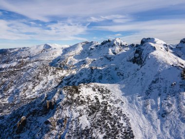 Bulgaristan 'ın Malyovitsa zirvesi yakınlarındaki Rila Dağı' nın kış manzarası