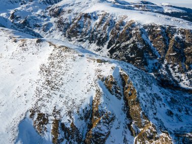 Bulgaristan 'ın Malyovitsa zirvesi yakınlarındaki Rila Dağı' nın kış manzarası