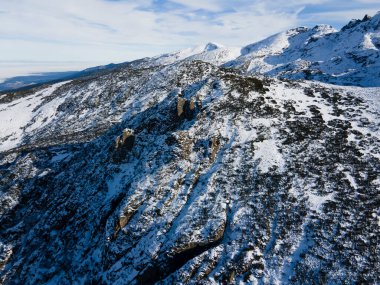 Bulgaristan 'ın Malyovitsa zirvesi yakınlarındaki Rila Dağı' nın kış manzarası