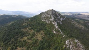 Bulgaristan 'ın Pernik Bölgesi Dragovski kamak Tepesi yakınlarındaki Greben Dağı' nın şaşırtıcı sonbahar manzarası