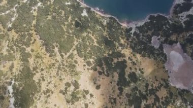 Bulgaristan 'ın Kokuşmuş Göl (Smradlivoto Gölü) yakınlarındaki Rila Dağı' nın şaşırtıcı hava manzarası