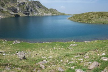 Bulgaristan 'ın Yedi Rila Gölünün etrafındaki Rila Dağı' nın muhteşem manzarası