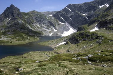 Bulgaristan 'ın Yedi Rila Gölünün etrafındaki Rila Dağı' nın muhteşem manzarası
