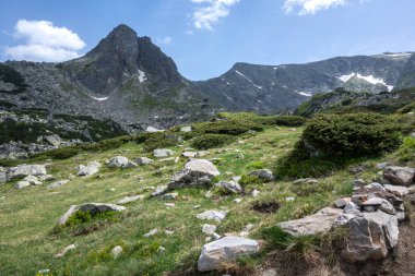 Bulgaristan 'ın Yedi Rila Gölünün etrafındaki Rila Dağı' nın muhteşem manzarası
