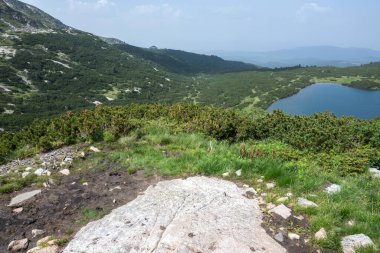 Bulgaristan 'ın Yedi Rila Gölünün etrafındaki Rila Dağı' nın muhteşem manzarası