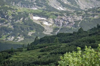 Bulgaristan 'ın Yedi Rila Gölünün etrafındaki Rila Dağı' nın muhteşem manzarası