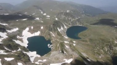 Bulgaristan 'ın Yedi Rila Gölü yakınlarındaki Rila Dağı' nın şaşırtıcı hava manzarası