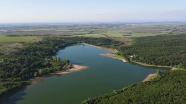 Bulgaristan 'ın Filibe Bölgesi' nin Asenovgrad kenti yakınlarındaki Kırk Springs Reservoir Havacılık Manzarası