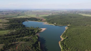 Bulgaristan 'ın Filibe Bölgesi' nin Asenovgrad kenti yakınlarındaki Kırk Springs Reservoir Havacılık Manzarası