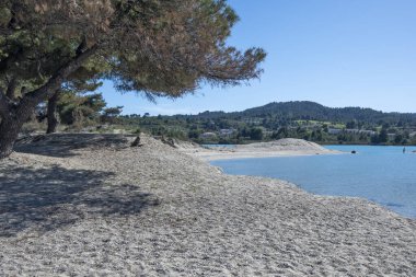 Lagoon Sahili yakınlarındaki Kassandra kıyı şeridi, Chalkidiki, Orta Makedonya, Yunanistan
