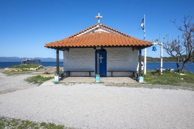 Kassandra 'nın Xina, Chalkidiki, Orta Makedonya ve Yunanistan köyü yakınlarındaki kıyı şeridinin inanılmaz manzarası