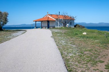 Kassandra 'nın Xina, Chalkidiki, Orta Makedonya ve Yunanistan köyü yakınlarındaki kıyı şeridinin inanılmaz manzarası