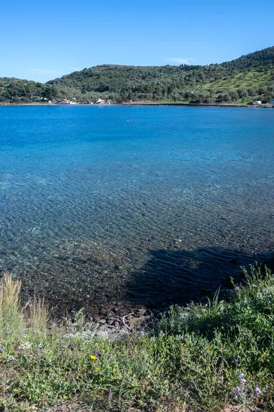 Kassandra 'nın Xina, Chalkidiki, Orta Makedonya ve Yunanistan köyü yakınlarındaki kıyı şeridinin inanılmaz manzarası