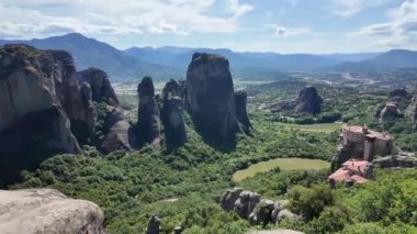 Meteora Manastırları, Teselya, Yunanistan 'ın Bahar Panoramik Manastırı